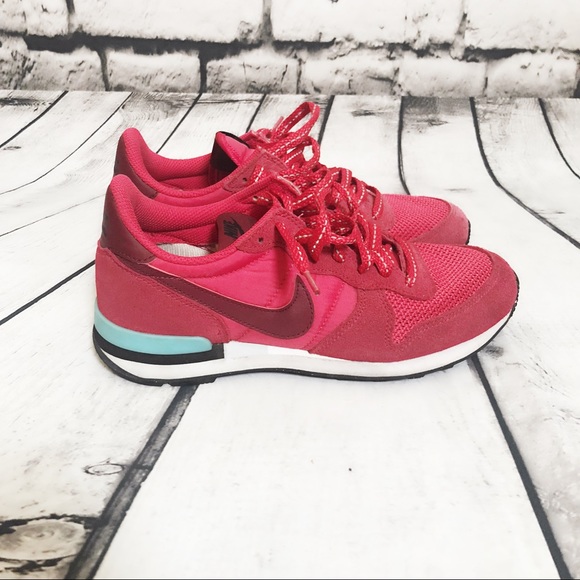 nike internationalist dusty pink